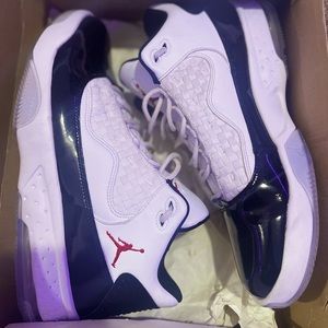 Mens shoes sneakers Air Jordans  max aura 2 10.5